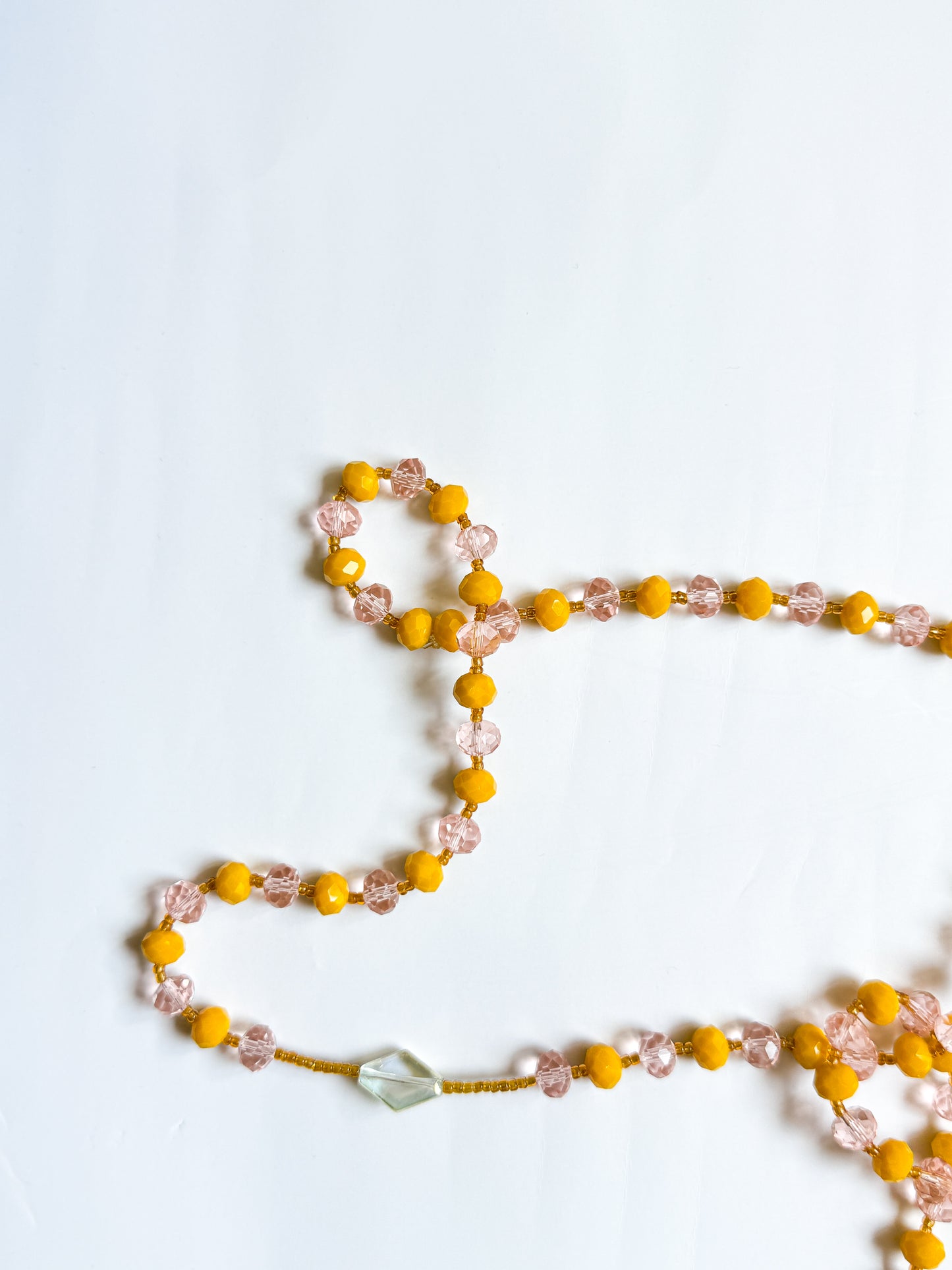 CHAÎNE DE TAILLE JAUNE & ROSE