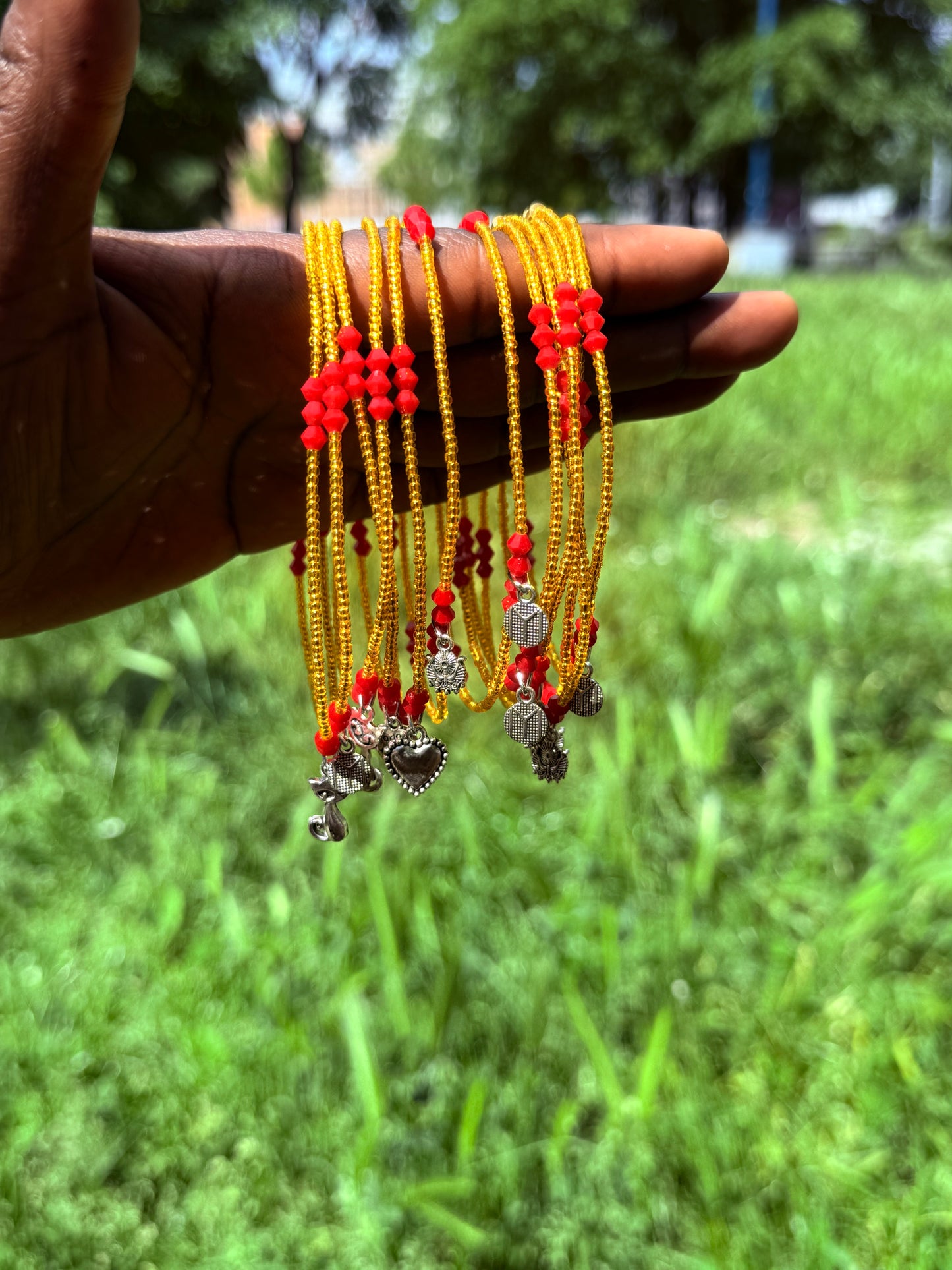 CHAÎNES DE CHEVILLE JAUNE